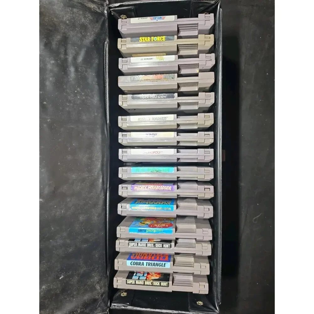 Nintendo NES Faux Leather 15 Game Carrying Case With Game Cartridges